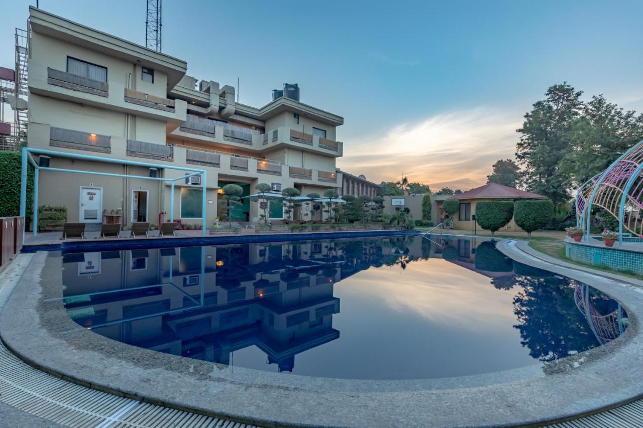 Downtown Resorts Nh8 Dhāruhera Kültér fotó